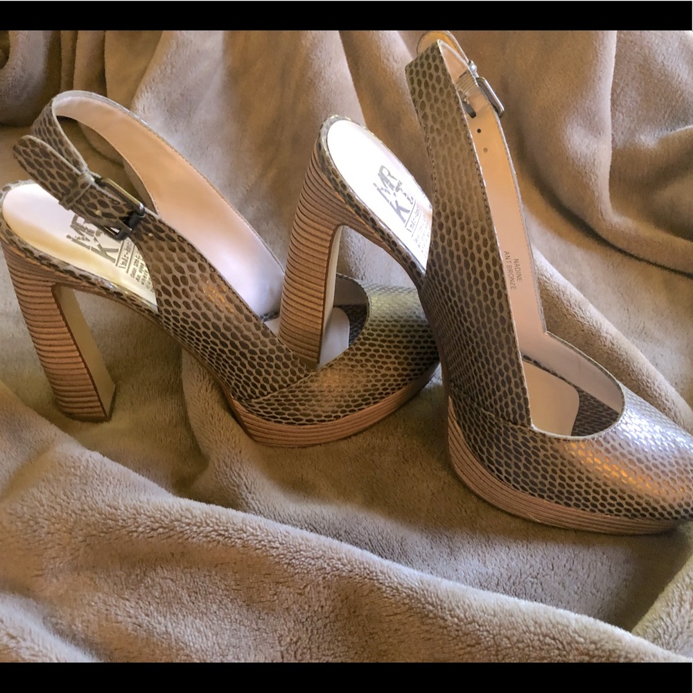 Ladies platform pumps